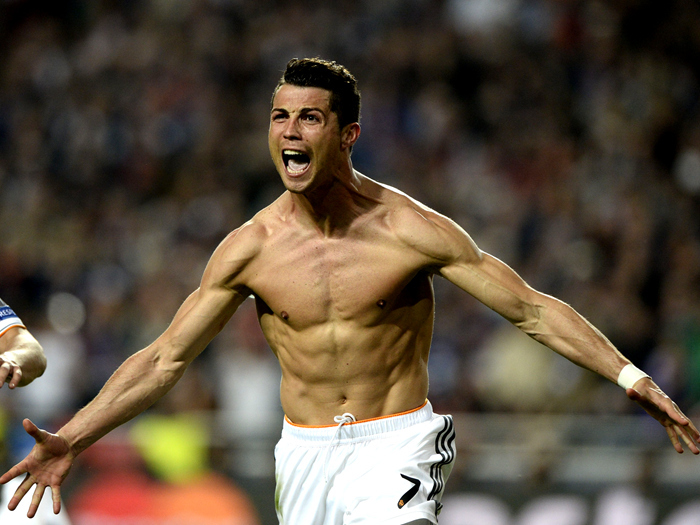 埃芬博格：拜仁前场三人能给卡尔空间，把他与梅西相比没好处