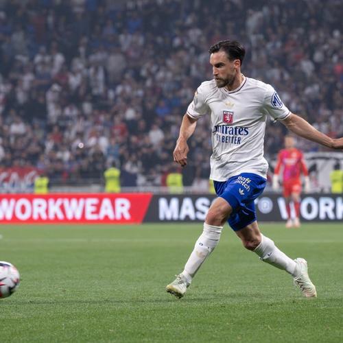 这脚爆射有火箭推进器吧？